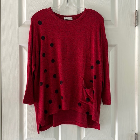Jess & Jane Sweaters - Jess & Jane (M) red 3/4 sleeve sweater.